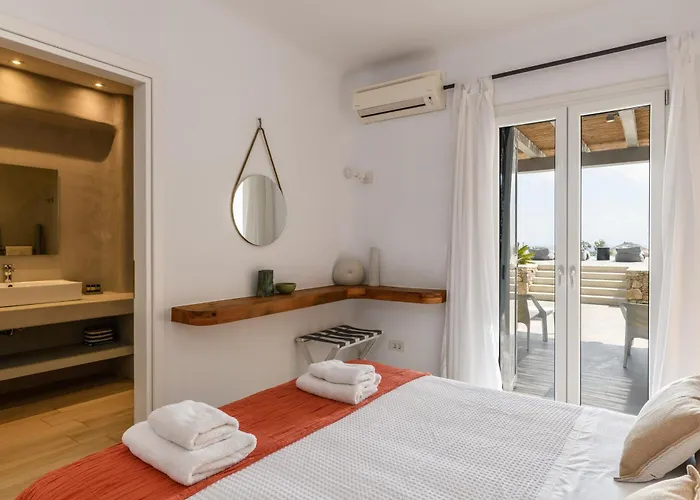 Angelika/pink Pelikan By The Vila Kalafatis