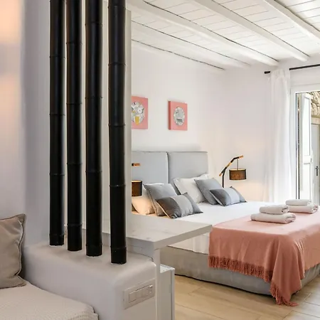 Angelika/pink Pelikan By The Mykonos Town
